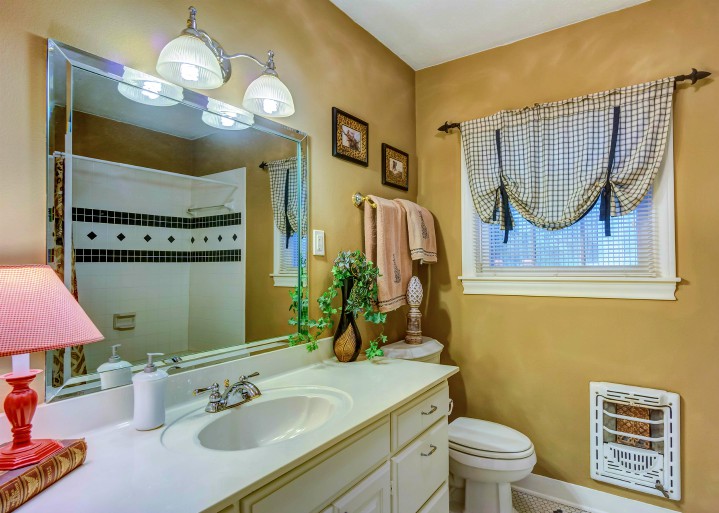 jaka lampe wybrac do lazienki