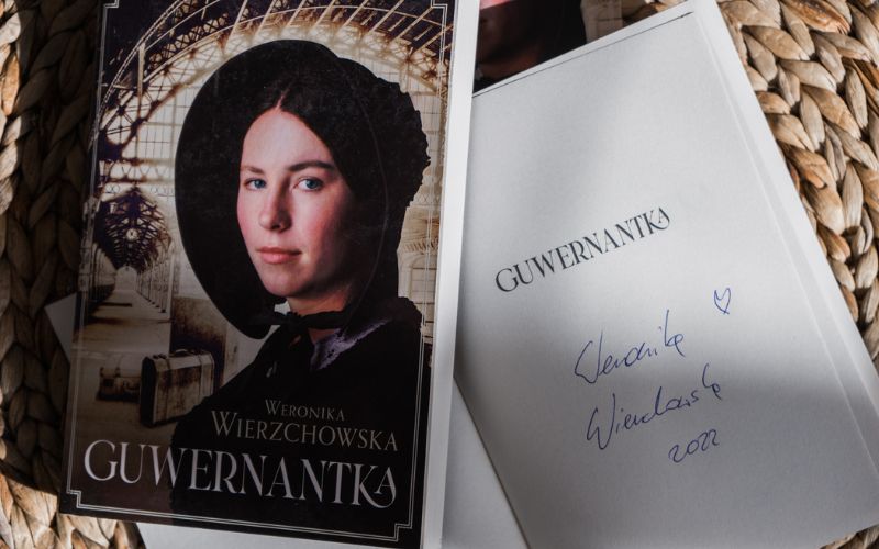 Okładka książki Weroniki Wierzchowskiej „Guwernantka”
