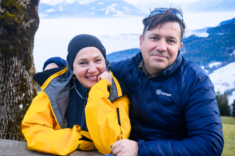 Gosia i jej mąż Maciek na tle Alp.